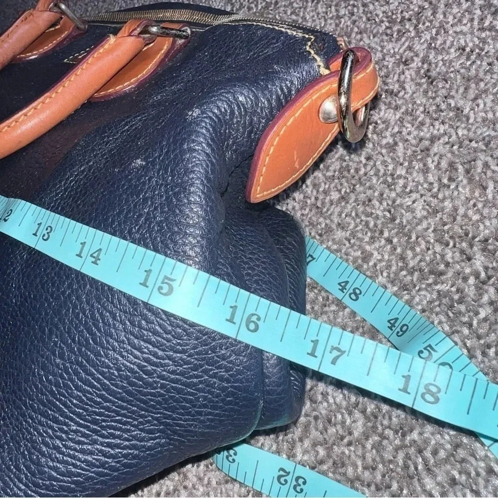 Vintage Dooney & Bourke Black Pebbled Grain Leather Hand Bag ❤️